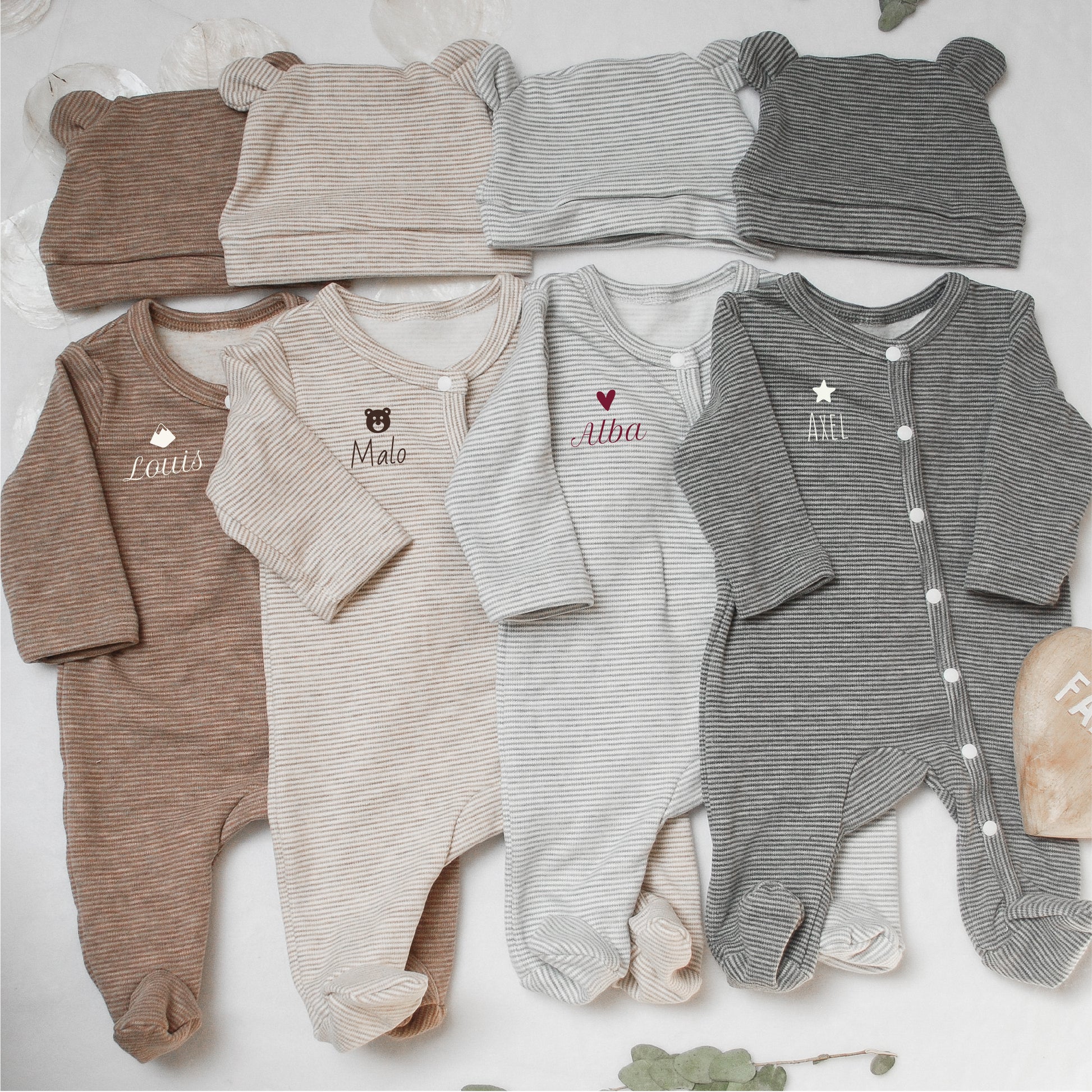 Ensemble pyjama & bonnet bébé - Cheminée Enchantée